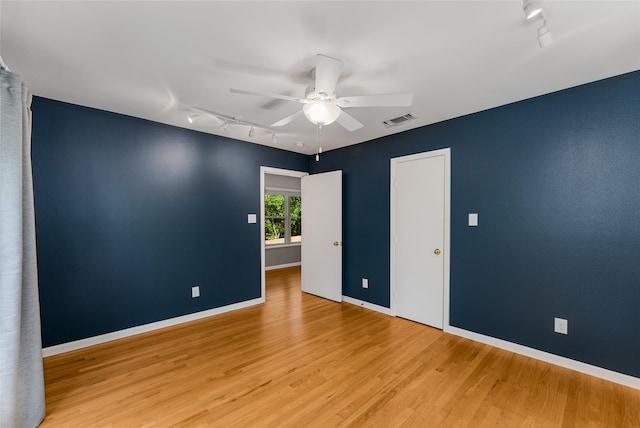2704 Sunset Ave, Dallas, TX 75211 - unfurnished room featuring track lighting, ceiling fan, and light wood-style floors