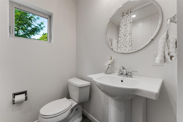 2704 Sunset Ave, Dallas, TX 75211 - bathroom featuring toilet and baseboards
