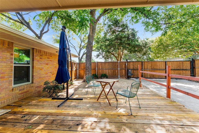 2704 Sunset Ave, Dallas, TX 75211 - deck with a fenced backyard
