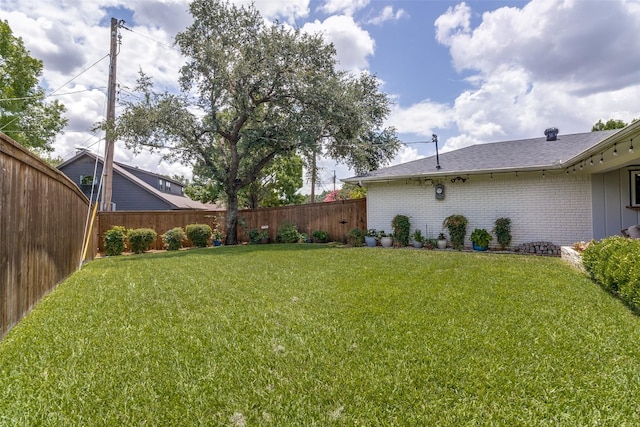 12030 Loch Ness Dr, Dallas, TX 75218 - view of fenced backyard