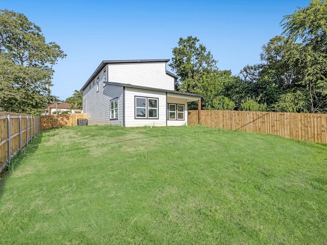 1400 Belzise Ter, Fort Worth, TX 76104 - back of house featuring a fenced backyard