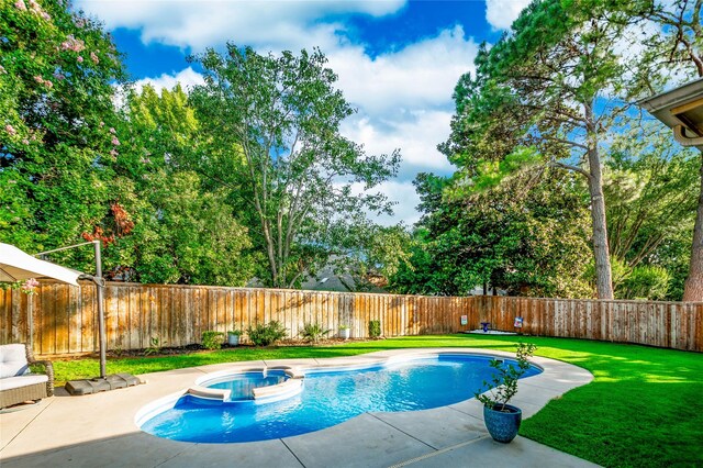 3009 Wood Trl, Flower Mound, TX 75022 - view of swimming pool with a fenced backyard, a pool with connected hot tub, and a patio area