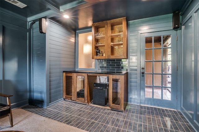 913 Lake Meadows Dr, Rockwall, TX 75087 - bar area featuring dark carpet and crown molding
