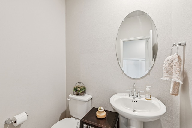 1560 Glacier Rdg, Royse City, TX 75189 - bathroom with toilet and a sink