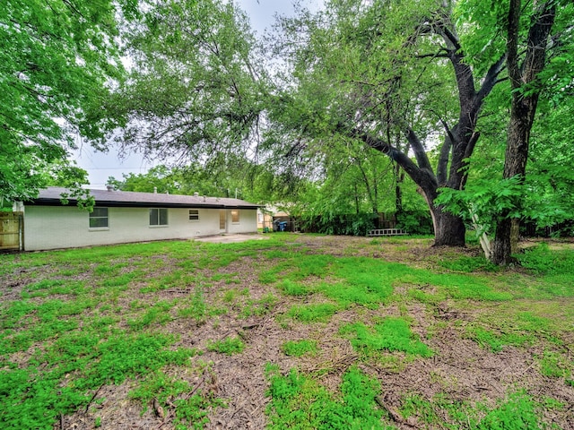 5537 Wheaton Dr, Fort Worth, TX 76133 - view of yard with a patio