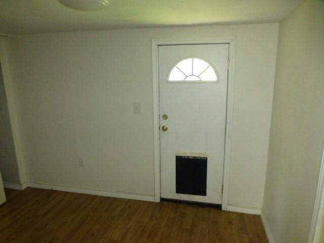 408 Soward Ave, Weatherford, TX 76086 - foyer entrance featuring wood finished floors and baseboards