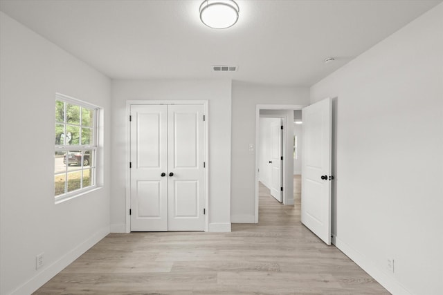 1843 Trent Dr, Arlington, TX 76010 - unfurnished bedroom featuring light wood-style floors and a closet