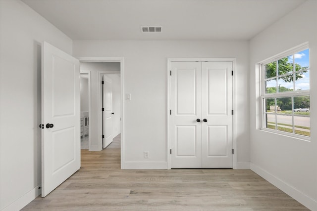 1843 Trent Dr, Arlington, TX 76010 - unfurnished bedroom with light wood-type flooring and a closet