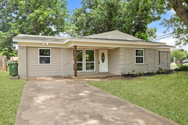 1843 Trent Dr, Arlington, TX 76010 - ranch-style home with brick siding, a front yard, and driveway