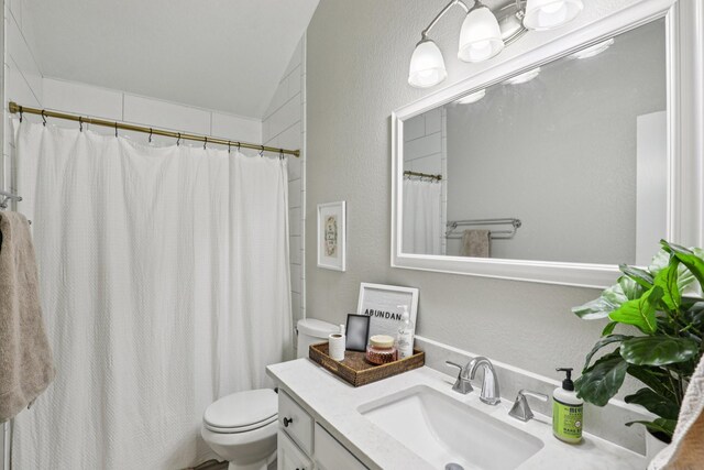 6932 Lomo Alto Dr, Fort Worth, TX 76132 - full bathroom featuring vanity, a textured wall, a shower with curtain, and lofted ceiling