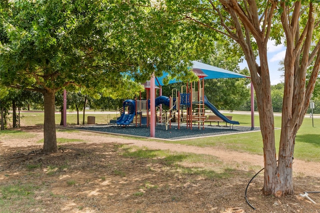 3408 Glen Crest Ln, Denton, TX 76208 - community play area featuring a yard