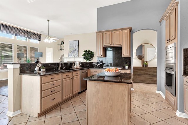 5405 Enfield Dr, Richardson, TX 75082 - kitchen featuring stainless steel appliances, light brown cabinets, a ceiling fan, a peninsula, and a kitchen island