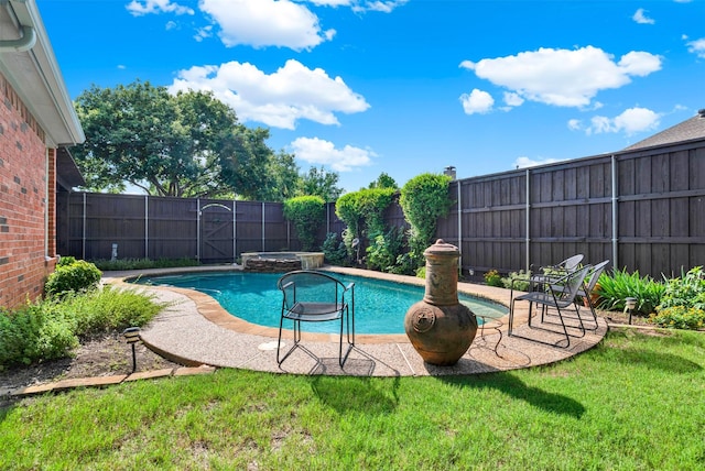 5405 Enfield Dr, Richardson, TX 75082 - view of swimming pool with a fenced backyard and a pool with connected hot tub