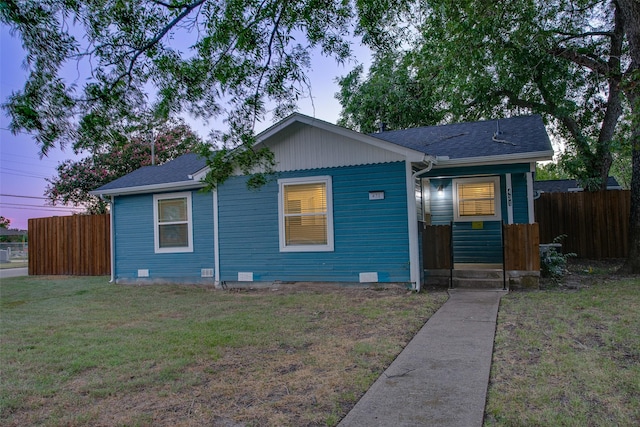 431 S Locust St, Mesquite, TX 75149 - bungalow-style home featuring a shingled roof