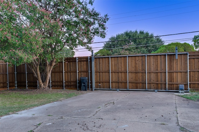 431 S Locust St, Mesquite, TX 75149 - view of patio / terrace