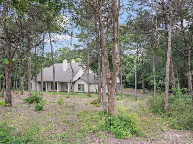 915 Slippery Elm Dr, Ovilla, TX 75154 - view of front of house featuring a chimney, driveway, and a shingled roof
