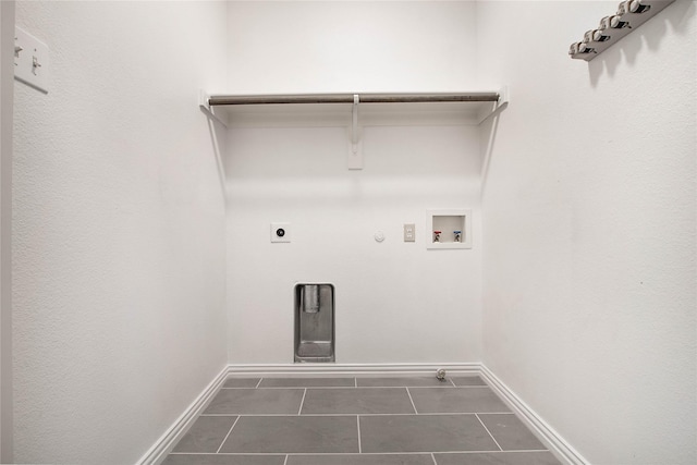 1511 Biltmore Ln, Irving, TX 75063 - laundry room featuring gas dryer hookup, hookup for a washing machine, hookup for an electric dryer, and dark tile patterned floors