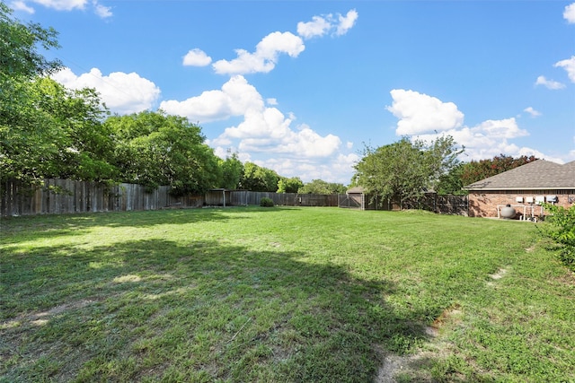 705 Tahoe Trail Dr, Hewitt, TX 76643 - view of fenced backyard
