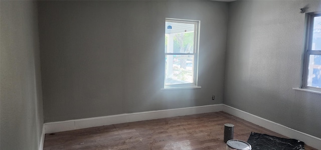 940 W 7th St, Dallas, TX 75208 - spare room featuring wood finished floors and baseboards
