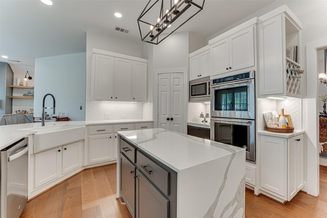 4508 Crystal Mountain Dr, Richardson, TX 75082 - kitchen with stainless steel appliances, light wood-style floors, a chandelier, decorative backsplash, and recessed lighting