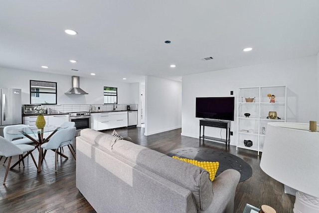 1104 Holiday Dr, Tool, TX 75143 - living room featuring recessed lighting and dark wood-style flooring
