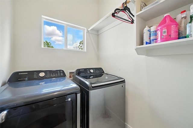 1338 E Kiest Blvd, Dallas, TX 75216 - laundry area with washing machine and clothes dryer
