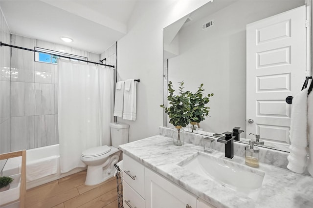 1338 E Kiest Blvd, Dallas, TX 75216 - full bath featuring vanity, wood finished floors, and shower / tub combo