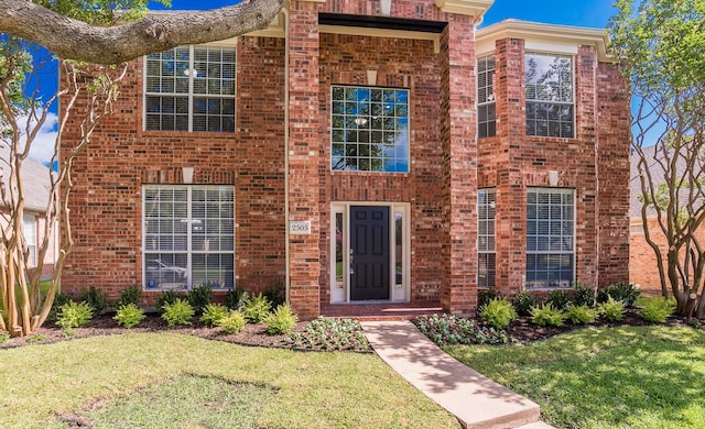 2505 Hunters Run Dr, Plano, TX 75025 - traditional-style home featuring brick siding and a front lawn