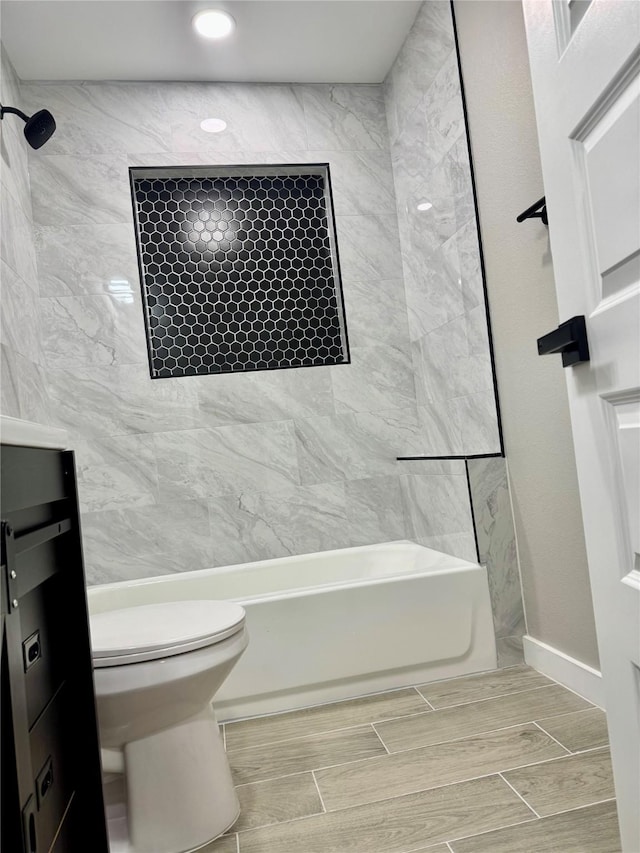 3633 Flamingo Way, Mesquite, TX 75150 - full bath featuring shower / bath combination, wood finish floors, and recessed lighting