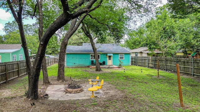 307 Bryan St, Weatherford, TX 76086 - fenced backyard with an outdoor fire pit