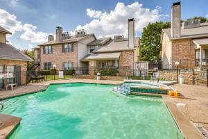2835 Keller Springs Rd Unit 1102, Carrollton, TX 75006 - community pool with a hot tub