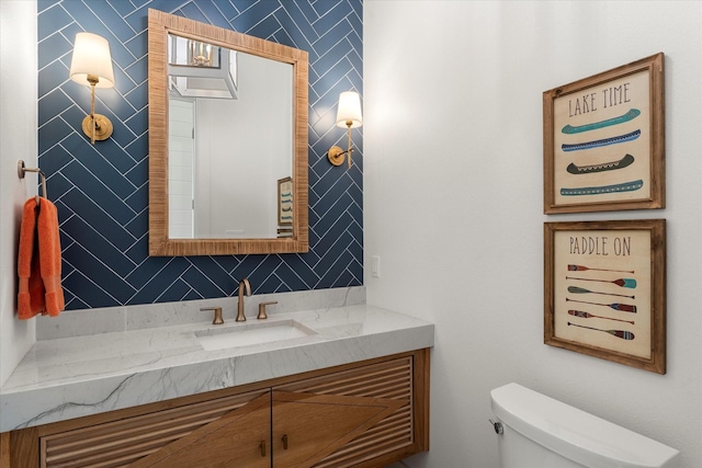 548 Winding Ln, Mount Vernon, TX 75457 - half bathroom featuring toilet and vanity