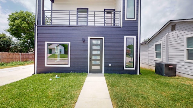 108 Frierson St, Waxahachie, TX 75165 - view of front of property featuring a balcony