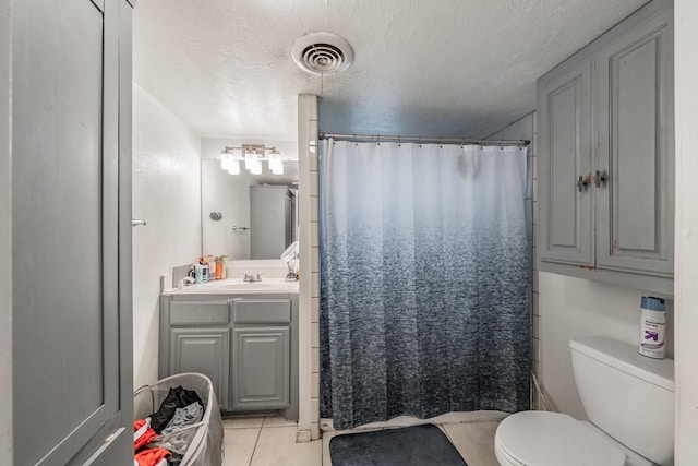 1106 Sunnyvale Dr, Arlington, TX 76010 - full bath featuring vanity, tile patterned floors, a shower with shower curtain, and a textured ceiling