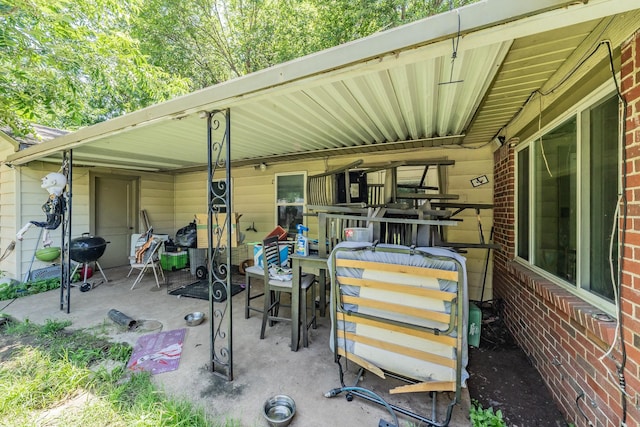 1106 Sunnyvale Dr, Arlington, TX 76010 - view of patio / terrace