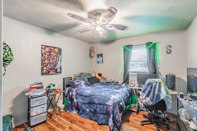 1106 Sunnyvale Dr, Arlington, TX 76010 - bedroom featuring wood finished floors, a textured ceiling, and a ceiling fan