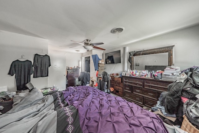 1106 Sunnyvale Dr, Arlington, TX 76010 - bedroom featuring ceiling fan