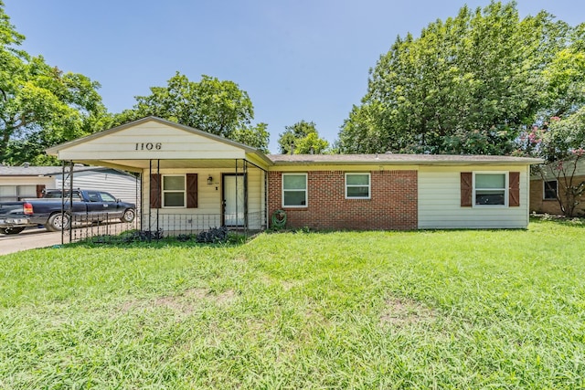 1106 Sunnyvale Dr, Arlington, TX 76010 - single story home featuring a front lawn and brick siding