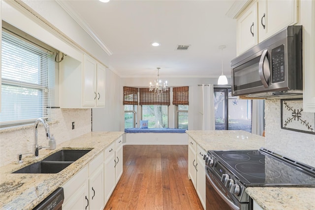 6306 Elmview Dr, Arlington, TX 76018 - kitchen with stainless steel electric stove, crown molding, a chandelier, hardwood / wood-style flooring, and healthy amount of natural light