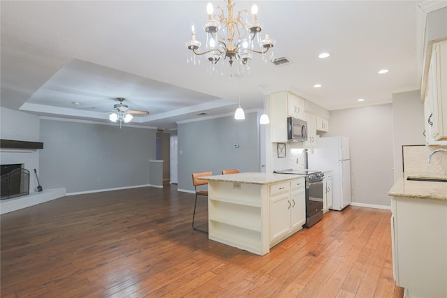 6306 Elmview Dr, Arlington, TX 76018 - kitchen featuring stainless steel appliances, open shelves, a raised ceiling, light wood-style floors, and recessed lighting