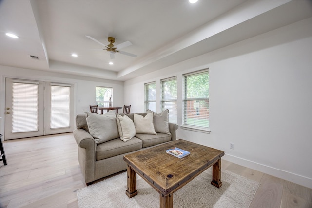2308 Auburn Ct, Sherman, TX 75092 - living area featuring ceiling fan, light wood finished floors, a tray ceiling, and recessed lighting