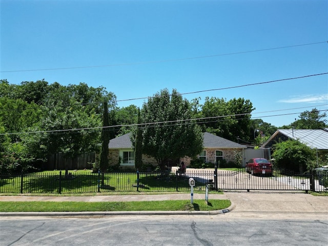 1825 E Shore Dr, Dallas, TX 75217 - view of front facade featuring concrete driveway and a fenced front yard