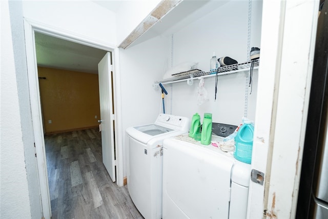 1825 E Shore Dr, Dallas, TX 75217 - laundry area featuring separate washer and dryer and light wood-style floors