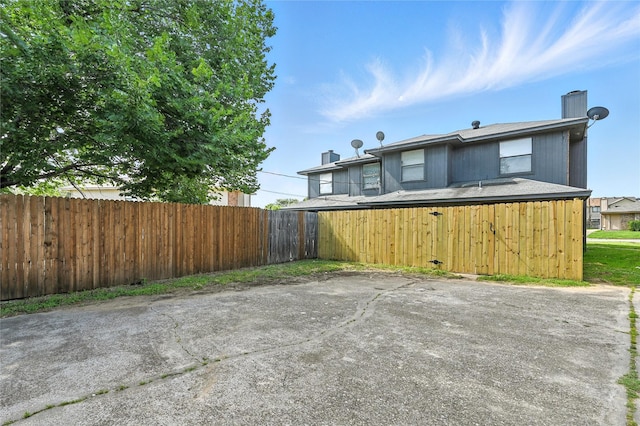 5717 Red Cactus Ct, Arlington, TX 76017 - back of property with a chimney