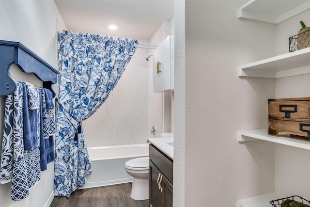 819 Twin Edge Dr, Royse City, TX 75189 - full bath featuring wood finished floors, vanity, and shower / tub combo