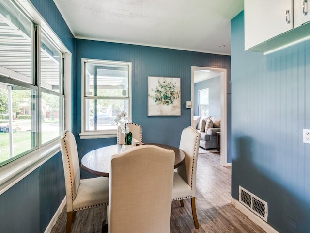 5316 Gordon Ave, Fort Worth, TX 76115 - dining space with dark wood-style flooring and ornamental molding