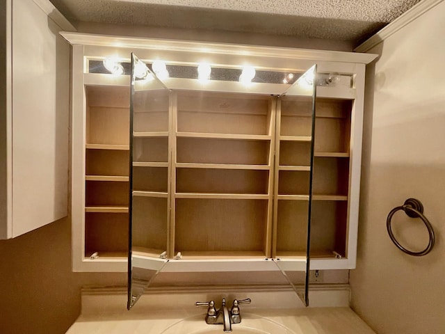 817 W Harwood Rd Unit B, Hurst, TX 76054 - bathroom view