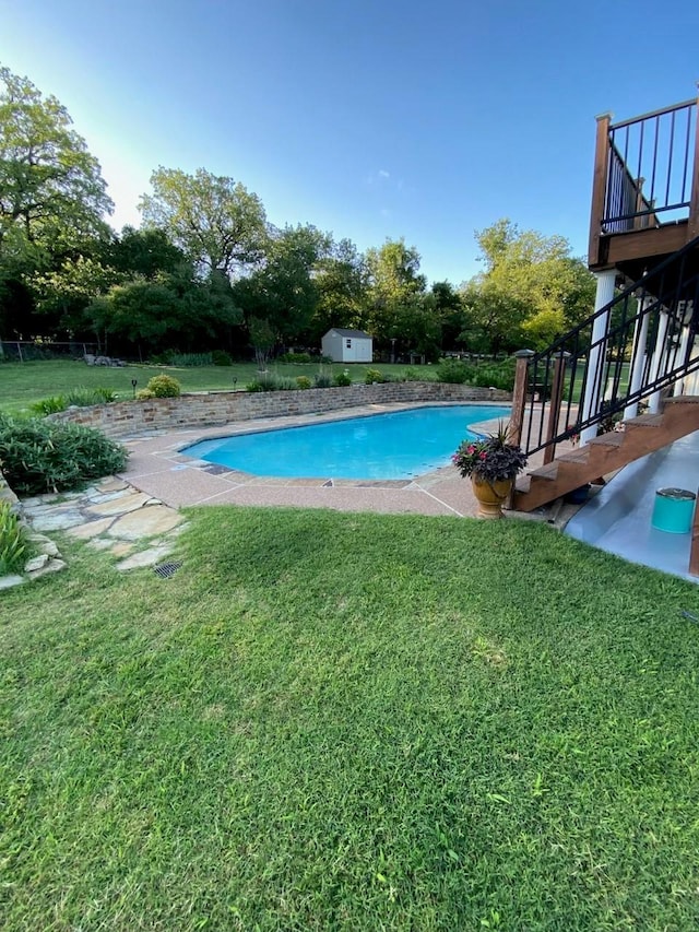 107 Sundance Ct, Hudson Oaks, TX 76087 - outdoor pool featuring stairs and a lawn