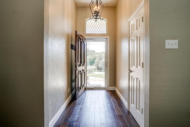 107 Sundance Ct, Hudson Oaks, TX 76087 - entryway featuring dark wood finished floors and a textured wall