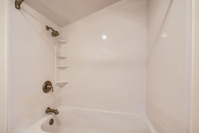 902 Via Valencia, Mesquite, TX 75150 - bathroom with tub / shower combination